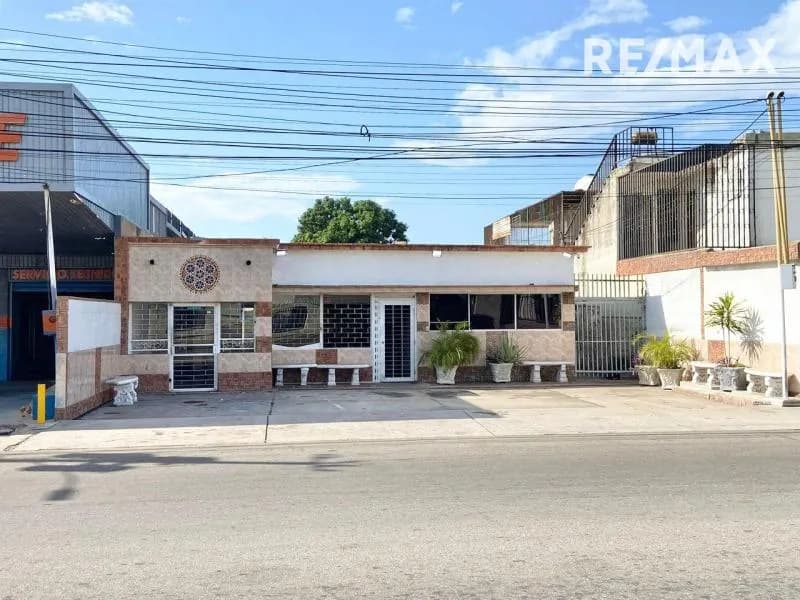 VENDE LOCAL COMERCIAL EN AV- LA LIMPIA