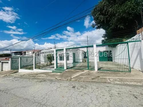Dennymar, Vende Esta Hermosa Casa En Ubicacion Privilegiada De Barquisimeto, Ideal Para Remodelar Al Gusto, Con Todos Los Servicios Basicos. B6a18859
