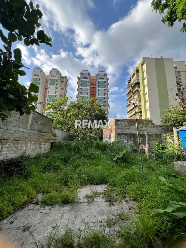 Amplio Terreno de 1.328 m² Calle Boyaca