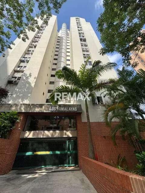 APARTAMENTO EN VENTA EN RES. HIMALAYA URB. EL BOSQUE