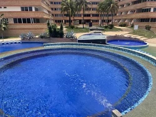 Hu Clientes. ¡tu Disfrute Frente Al Mar! Apto 70m2 Res La Cascada Tucacas | Amoblado, Piscina, Salida Directa A Playa, Planta Eléctrica Y Vigilancia 24/7. ¡tu Inversión Ideal Hoy!