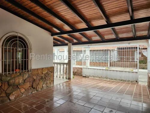 Venta Espectacular Casa De 237 M2 Con Área Social Techada Y Máxima Seguridad En Cabudare Urb Almarriera ,lara Rc
