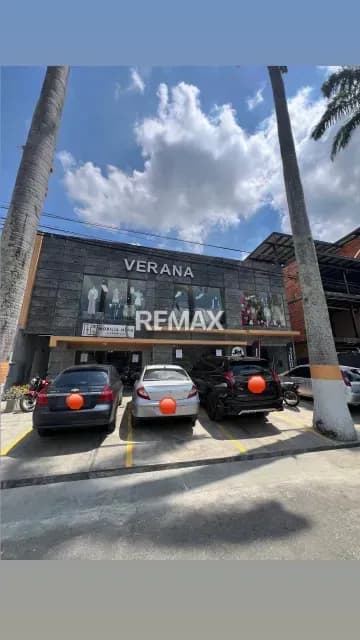SE TRASPASA FONDO DE COMERCIO TIENDA DE ROPA Y ACCESORIOS DE DAMAS
