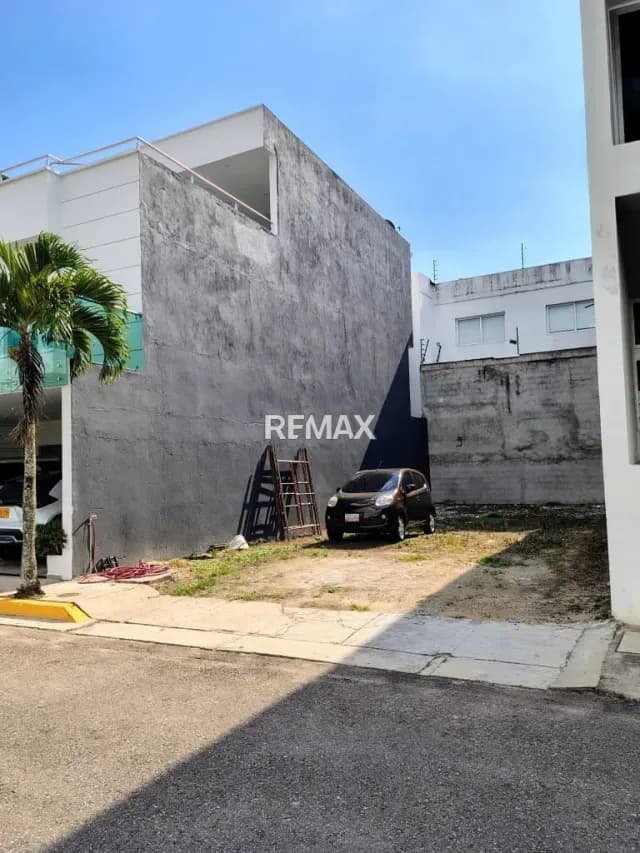 Terreno. Venta. Av Ferrero Tamayo
