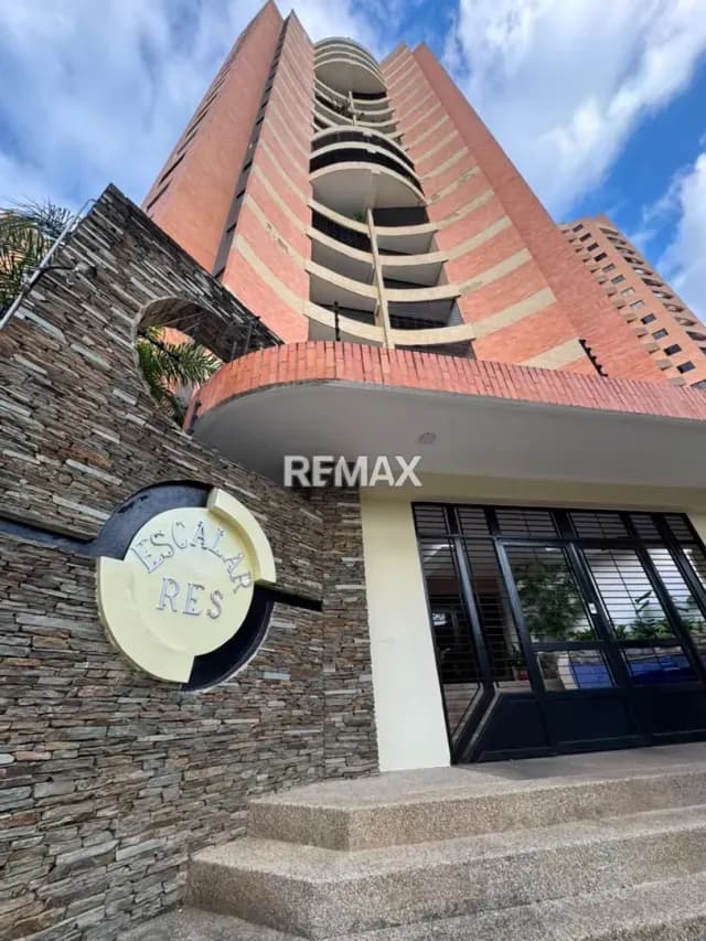 Apartamento Amplio en Obra Blanca en Venta en Las Chimeneas, Residencias Escalar