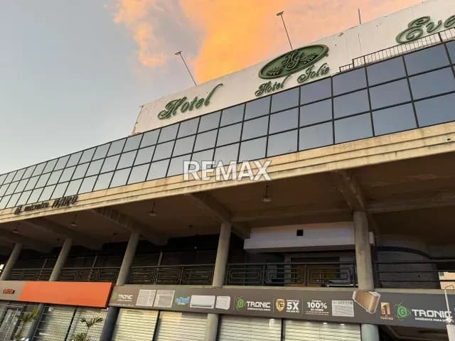Local Comercial en Alquiler en Unicentro Naro