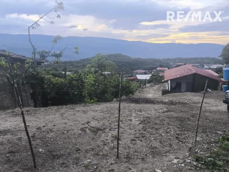 SE VENDE TERRENO EN LOBATERA