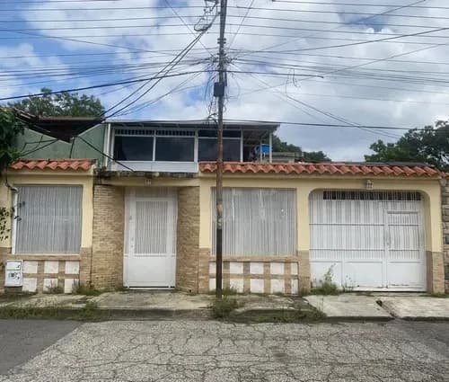 Carolina Romero Vende Casa Ubicada En La Urbanización Valle Verde, San Diego. (vic-072) Sólo Clientes