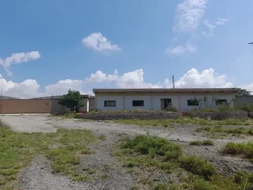 Terreno Propio En La Zona Industrial Ii De Barquisimeto, Con Un Potencial Ilimitado. Parcela Generosa Con Un Perímetro Completamente Cerrado Que Brinda Seguridad Y Privacidad. Edificaciones Existe
