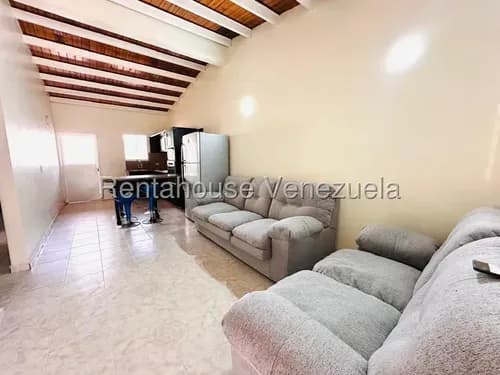 Daniela Linarez Vende Hermosa Casa Con 2 Habitaciones, 2 Baños, Sala, Comedor, Bella Cocina Equipada Con Desayunador, Patio, Tanque Subterráneo De 8mil L, Roca Nostra Cabudare