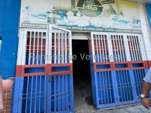 Diana Blanco Vende Excelente Local Comercial En Pleno Centro De Barquisimeto, Con Alto Flujo Vehicular Y Peatonal, Ideal Para El Comercio Que Necesites.