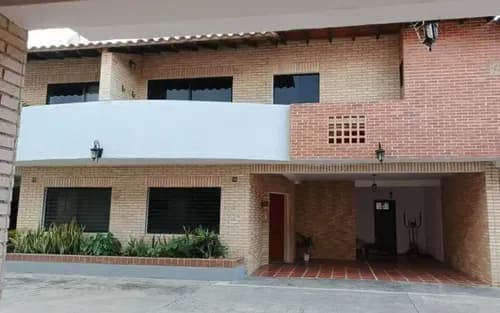 Townhouse En Venta En Mañongo Res Alto Sáman Ls