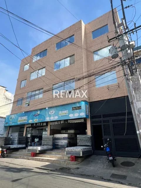 EDIFICIO EN VENTA - ZONA CENTRO DE MARACAY