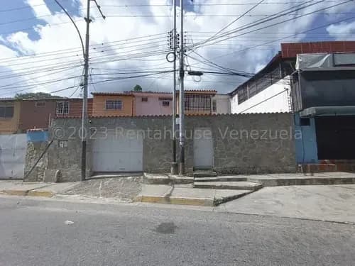 Casa En Venta Remodelada Av Principal El Castaño Maracay Pisos De Porcelatano Lista Para Firmar Y Habitar Db 25-14025