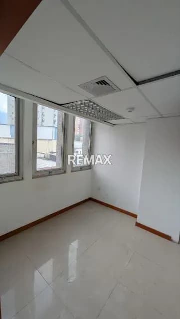 Local En Venta En Bello Monte, Caracas, Piso 1, Ideal Para Clínica