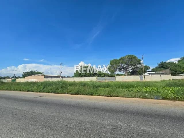 GALPON CON OFICINAS Y AMPLIO TERRENO EN VENTA EN PUNTA GORDA