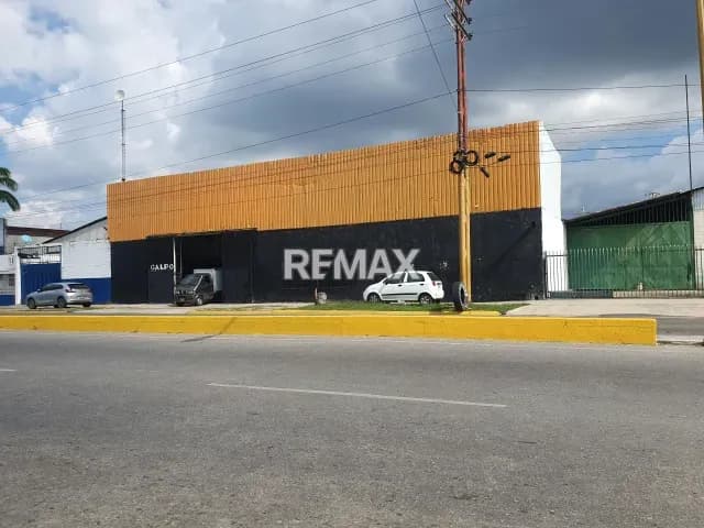 Galpón en Alquiler en plena Av. Prolongación Michelena, Zona Industrial La Quizanda