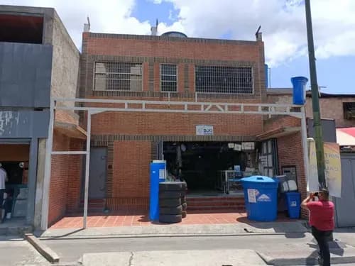 Se Alquila Local Comercial, Ubicado En La Av. Nueva Granada, A Pie De Calle. Nati
