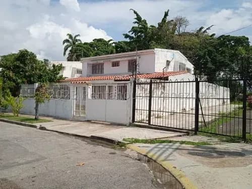 Julio Latouche 25-19896 Casa En Venta Valencia Trigal Norte, Hermosa, Amplia, Cómoda E Iluminada, Bien Conservada.