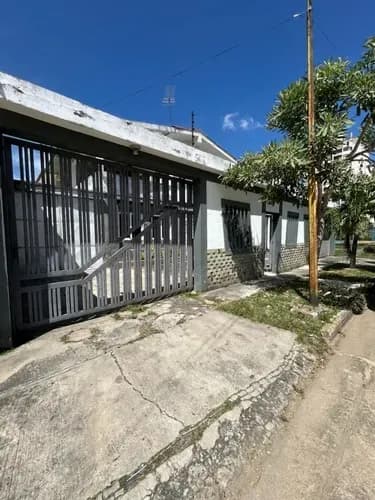 Ad. Vendo Casa De Dos (2) Pisos Zona Residencial/comercial Urb Santa Cecilia