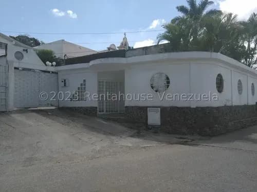 Kc.g #23-29652 Espaciosa, Iluminada Muy Bien Distribuida, Casa En Venta Ubicada En Los Teques Macarena Sur