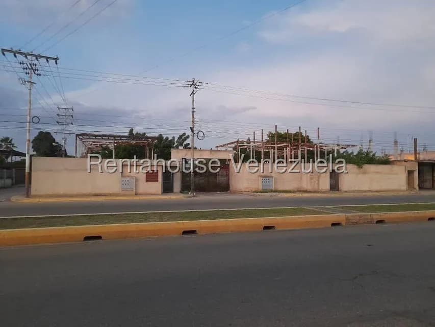 Terreno (Comercial) en Venta en Avenida Intercomunal, Zulia