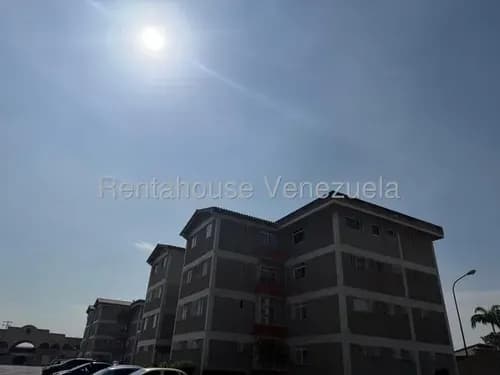 Apartamento En Venta En Cabudare Cerca De La Ribereña Junior Alvarado #26-16600