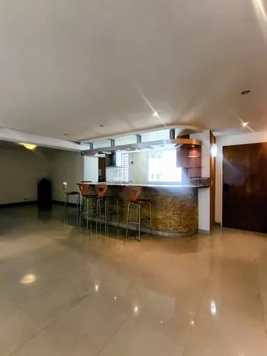 Hermoso Apartamento Totalmente Remodelado-lf