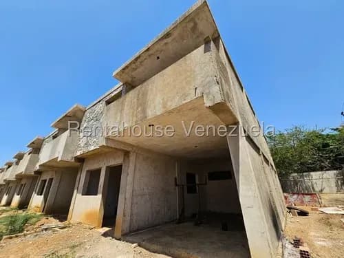 Casa A Estrenar Para Terminar A Su Gusto En Villa Privada De Coro # 26-20199