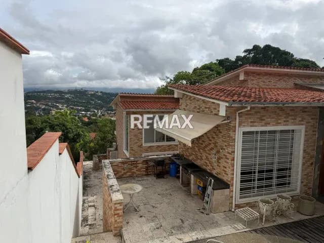 CASA LOMAS DEL CLUB HIPICO 560 MTS VENTA