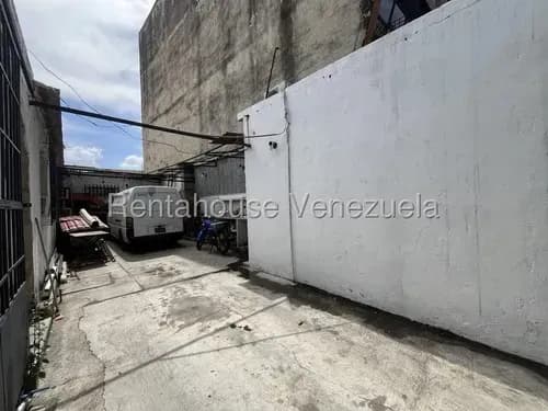 Turmero Terreno Con Bienhechurías En Centro (casa Comercial). Ljsa 26-14802