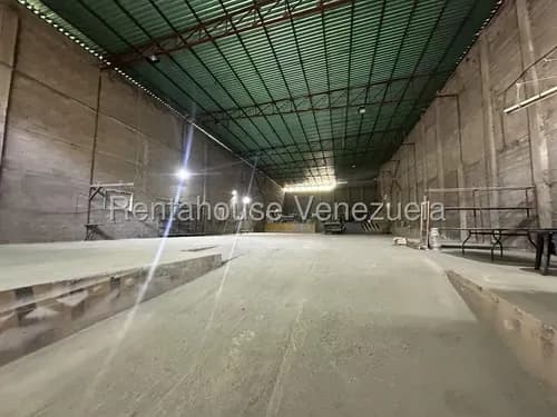 Galpón 1200 M2 En Alquiler En Turumo. Yg29