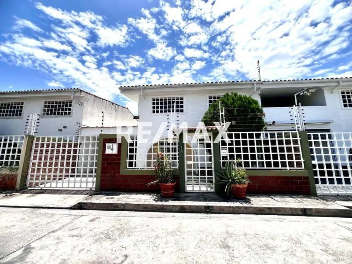 EN VENTA HERMOSO TOWN HOUSE VILLAS DEL SOL II.