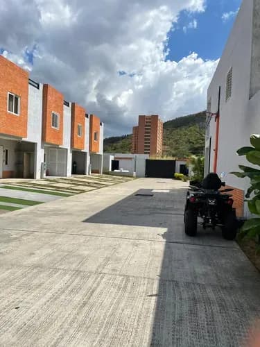 Townhouse En Venta Manantial Naguanagua Residencias Villa Gril. Pozo Y Planta. Dapo