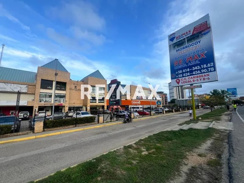 SE VENDE LOCAL COMERCIAL EN CENTRO COMERCIAL MORROCOY - TUCACAS