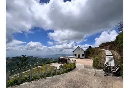 En Venta Chalet, 1992mt Calle Las Antenas, Sector El Prado, San Diego.