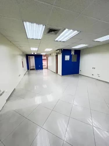 Local Con Oficina Privada En Alquiler Mérida
