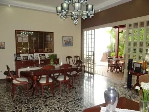 Vendo Excelente Casa Con Una Frescura Hacia El Ávila En El Marques Mls #26-4050 Mahi R