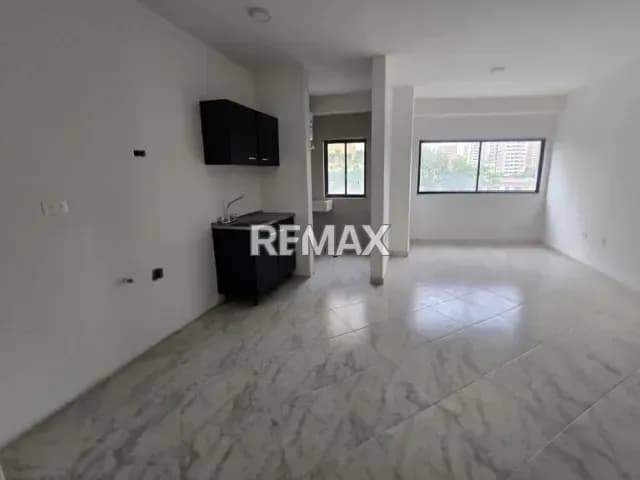 Venta de apartamento en obra blanca. Urb. Valles de Camoruco, res. Iguazú