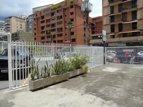 Local 918.70 M2 / Venta Los Palos Grandes 26-15487 Bb