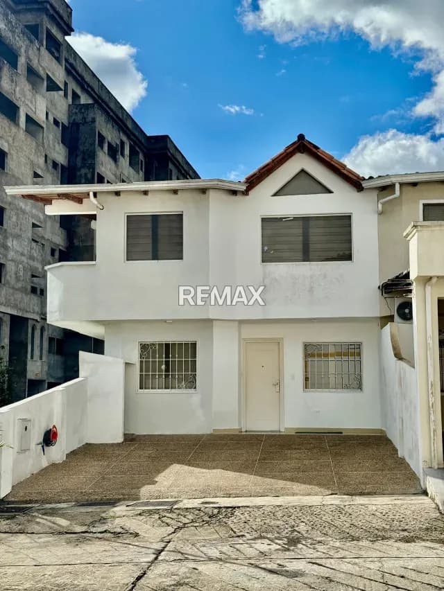 En venta Casa en Urbanización Colinas del Este Pueblo Nuevo
