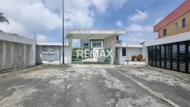 CASA EN VENTA ESTRENAR URBANIZACION CLUB DE CAMPO
