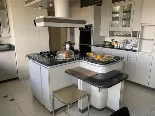 Agp Apartamento En Venta En Los Chorros, Tiene Ascensor Privado, Vista Dual 25-17878