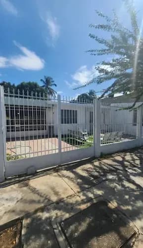 Se Vende Amplia Casa En Las Quintas De Naguanagua Lista A Firmar