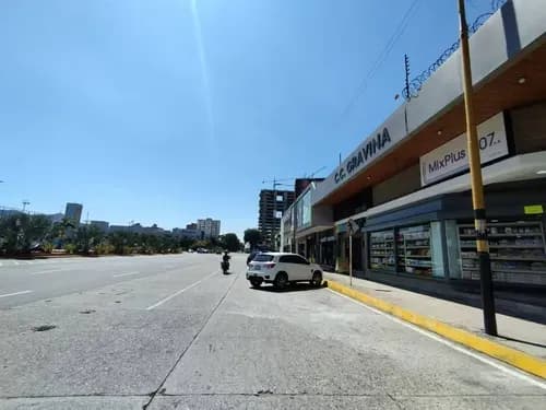 Oficina En Av. Bolívar Norte C.c. Gravina