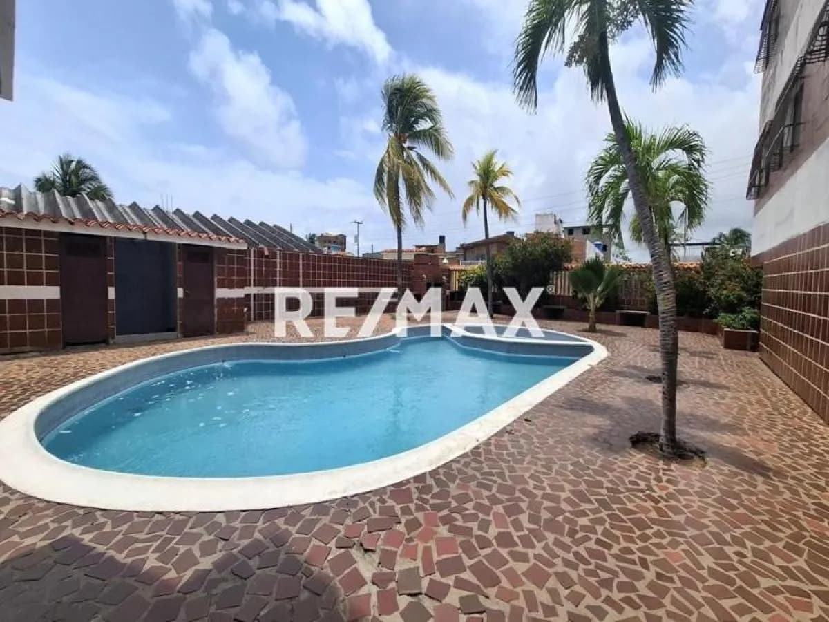 TOWN HOUSE EN RESIDENCIAS CANTABRICO CON EXCELENTE UBICACION EN CHICHIRIVICHE FALCON.