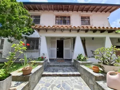 Los Naranjos Del Cafetal Calle Privada Vigilancia Con Cámaras Fabulosa Vista 8 Habitaciones 7 Baños 4 Puestos Amplio Jardín Ärea Para Chofer Con Baño