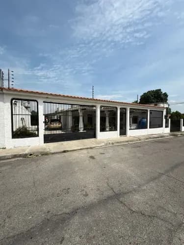 Casa En Venta En Los Samanes Ii