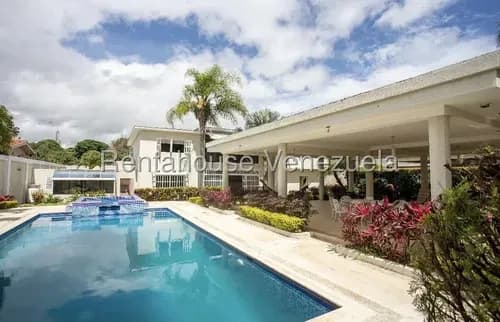 A.s Casa En Venta En Colinas De Bello Monte Parte Alta, Totalmente Remodelada Yf 26-15459