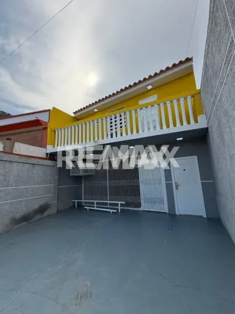 Local Comercial y Apartamento en Venta Av. Bella Vista
